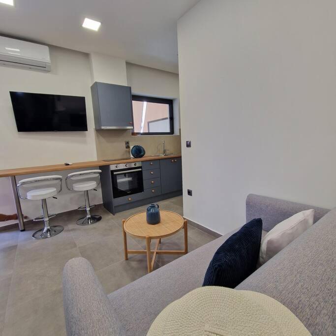 Farisma - Bright And Central Apt In Kalamata Ngoại thất bức ảnh