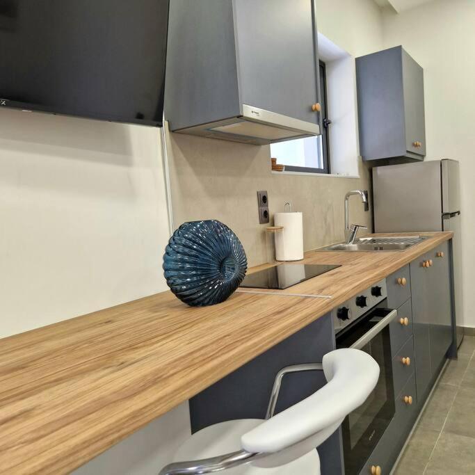 Farisma - Bright And Central Apt In Kalamata Ngoại thất bức ảnh